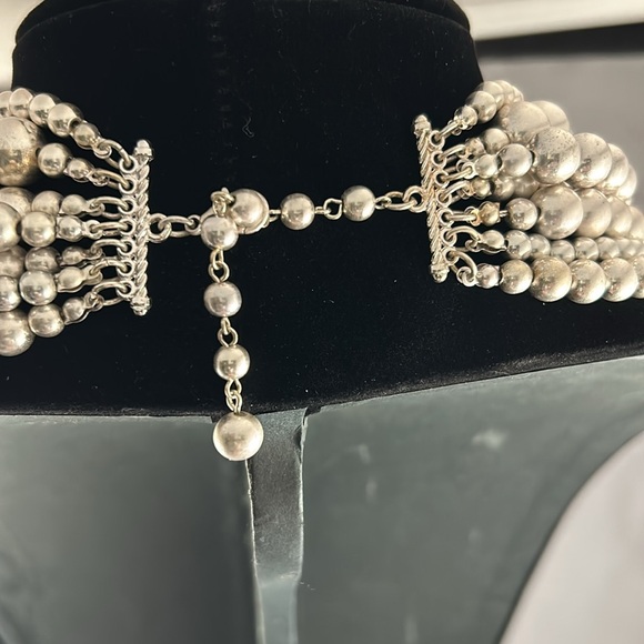 Premier Beaded Rose pearl necklace and earrings - Picture 4 of 4